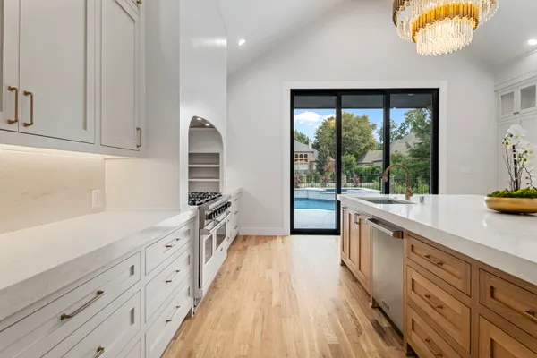Kitchen with the range set in an arched alcove